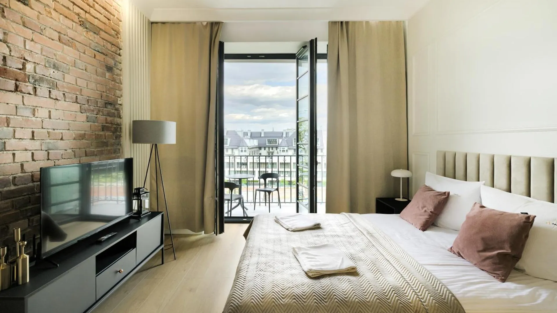 Aboutartapartments - By The River Wroclaw Apartment